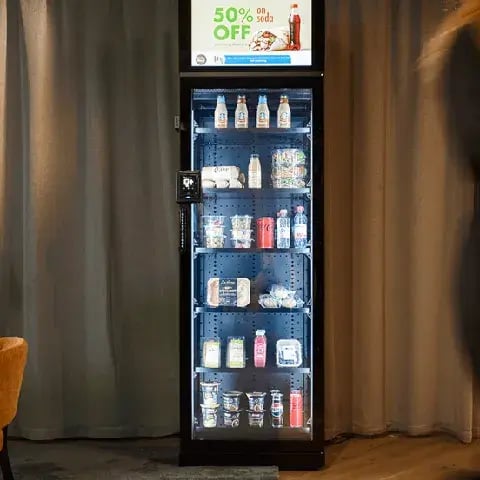 HOTELL OG OVERNATTING_Selfly_Store_Lounge_Fridge-kopi