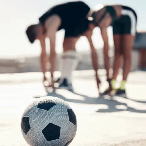 IDRETT_soccer-stretching-and-people-training-in-the-city-2023-11-27-05-10-57-utc