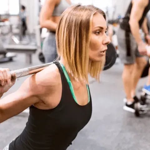 TRENING OG FRITID_young-woman-lifting-weights-in-gym-2024-09-23-00-09-55-utc