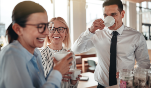 kaffe på kontoret med gode kollegaer