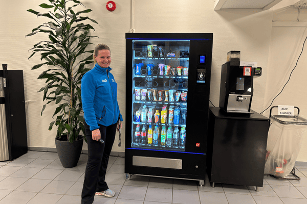 Stangehallen innvendig – idrettshallen der automaten står